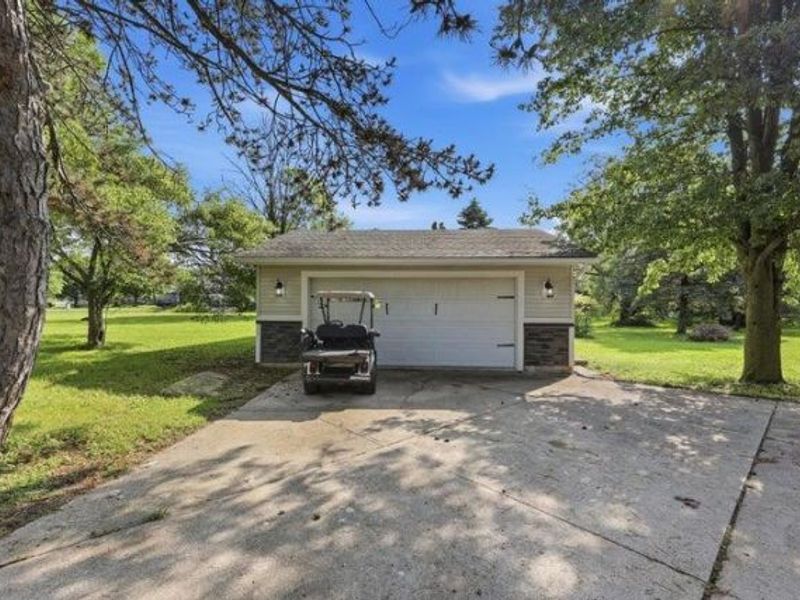 1155 W Choctaw Drive, London, OH 43140 Photo 5