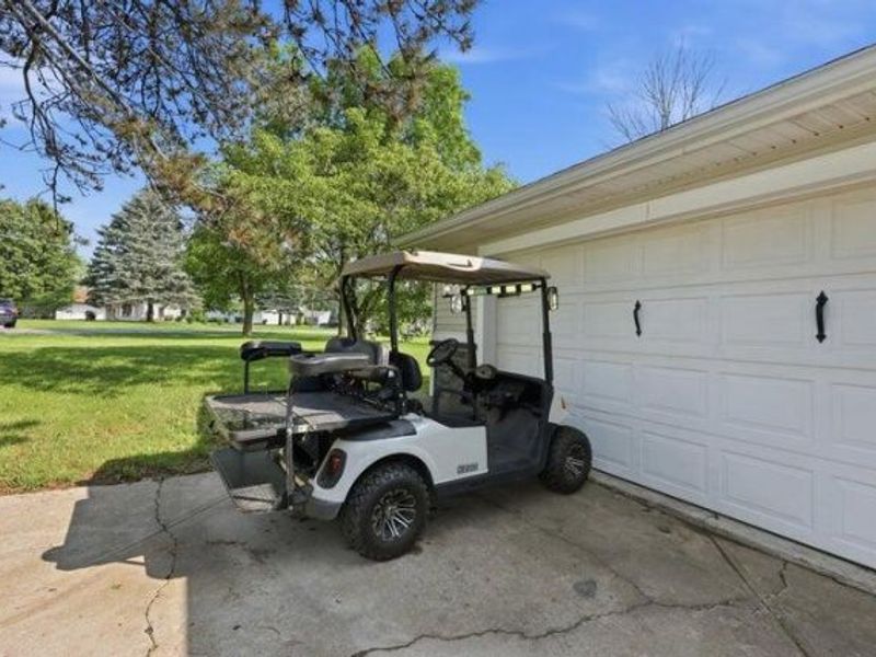 1155 W Choctaw Drive, London, OH 43140 Photo 6