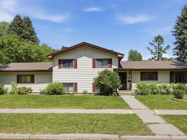 1304 26th Avenue S, Moorhead, MN 56560