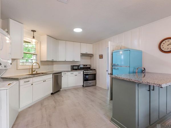 715 Cora Dr, Baton Rouge, LA 70815