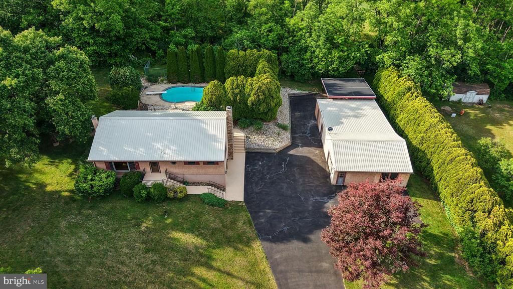 669 SUMMER MOUNTAIN ROAD, BERNVILLE, PA 19506