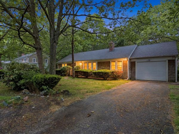 762 W Yarmouth Road , Yarmouth Port, MA 02675