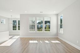 437 Queenview Lane photo 4