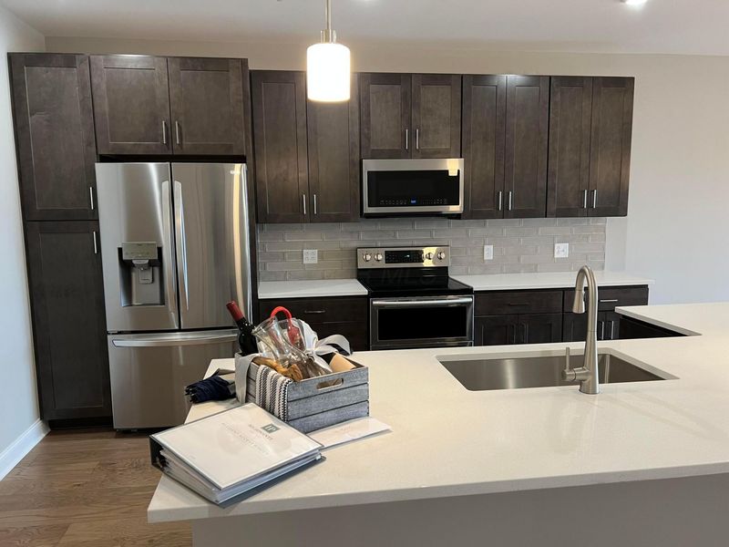 5285 Highpointe Lakes Drive, Unit 303, Columbus, OH 43081 Photo 10