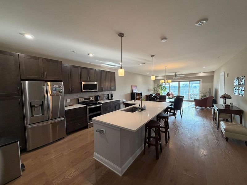 5285 Highpointe Lakes Drive, Unit 303, Columbus, OH 43081 Photo 4