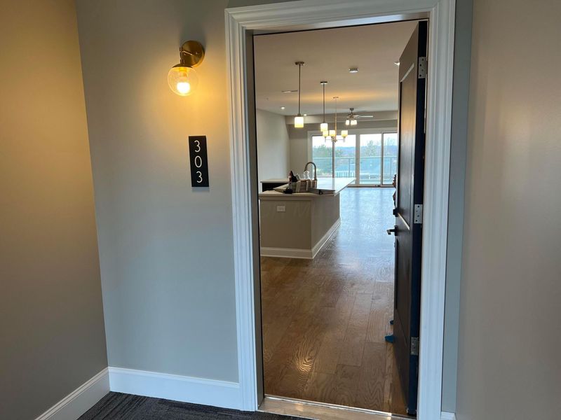 5285 Highpointe Lakes Drive, Unit 303, Columbus, OH 43081 Photo 4