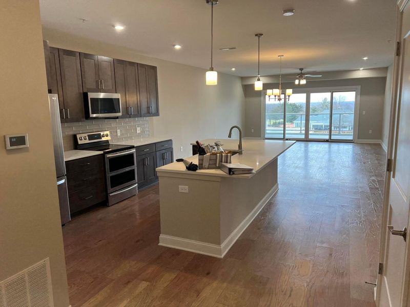 5285 Highpointe Lakes Drive, Unit 303, Columbus, OH 43081 Photo 5