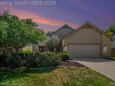 4447 Bentley Drive, Troy, MI 48098