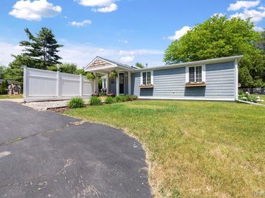 1570 Tamson Street, West Bloomfield Twp, MI 48324