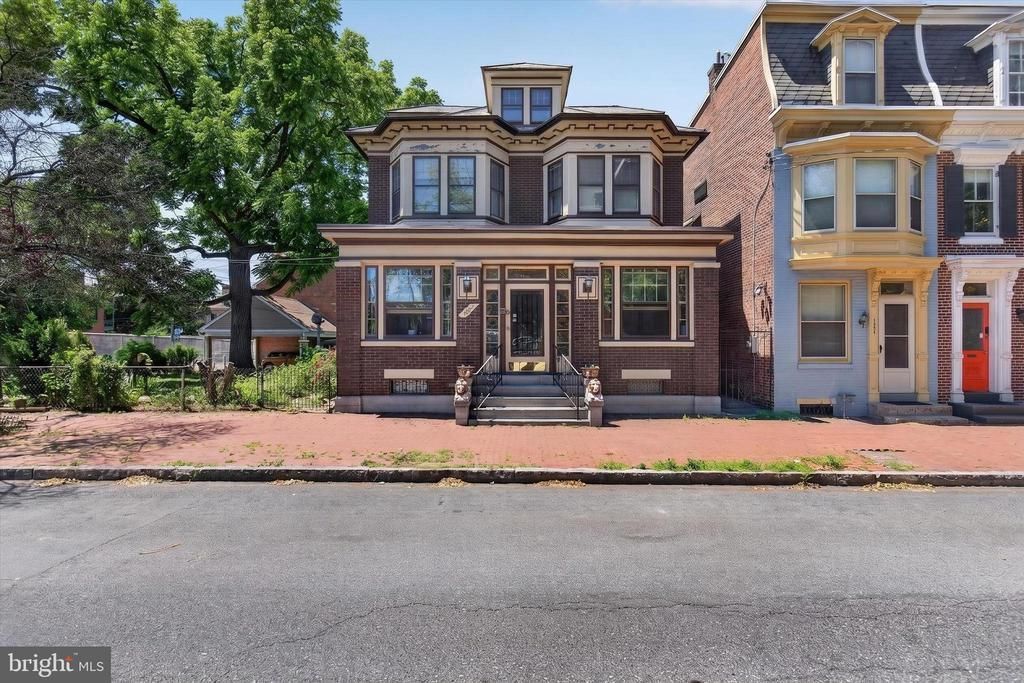 1222 GREEN STREET, HARRISBURG, PA 17102