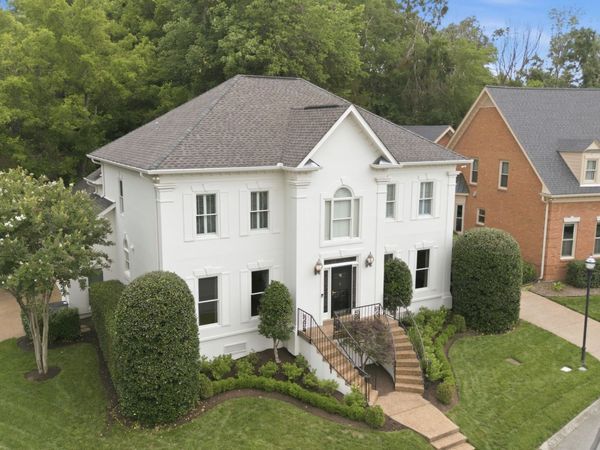 11 Thorndale Court, Nashville, TN 37215
