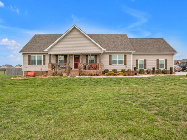 957 Richland Farms Dr, Manchester, TN 37355