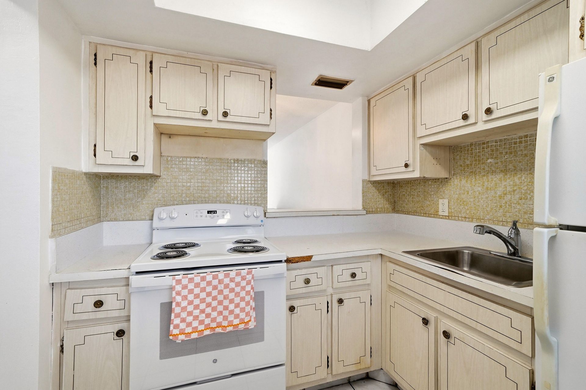 1333 E Hallandale Beach Boulevard, Unit 335, Hallandale Beach, FL 33009 Photo