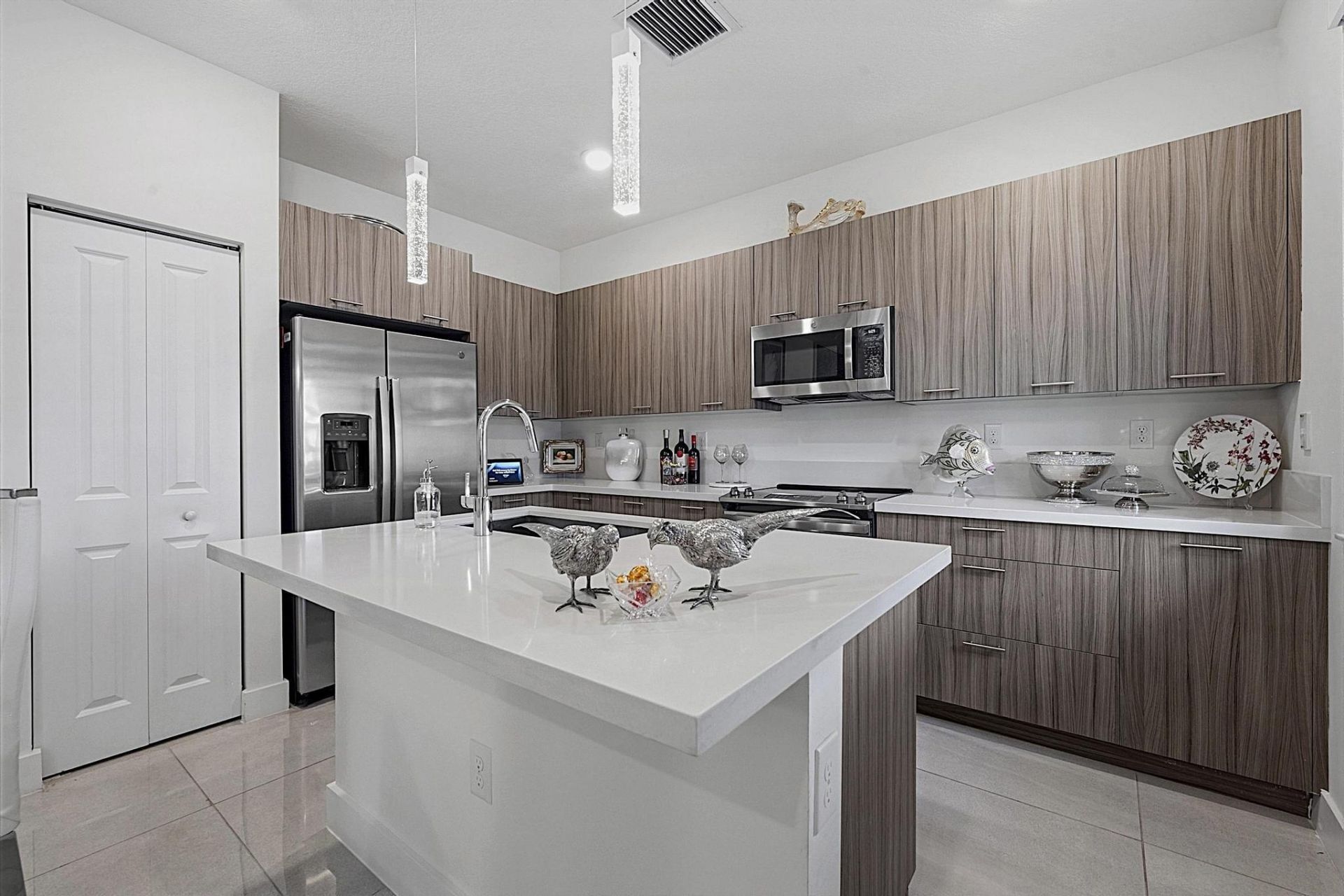 8321 Central Park Boulevard, Doral, FL 33166 Photo
