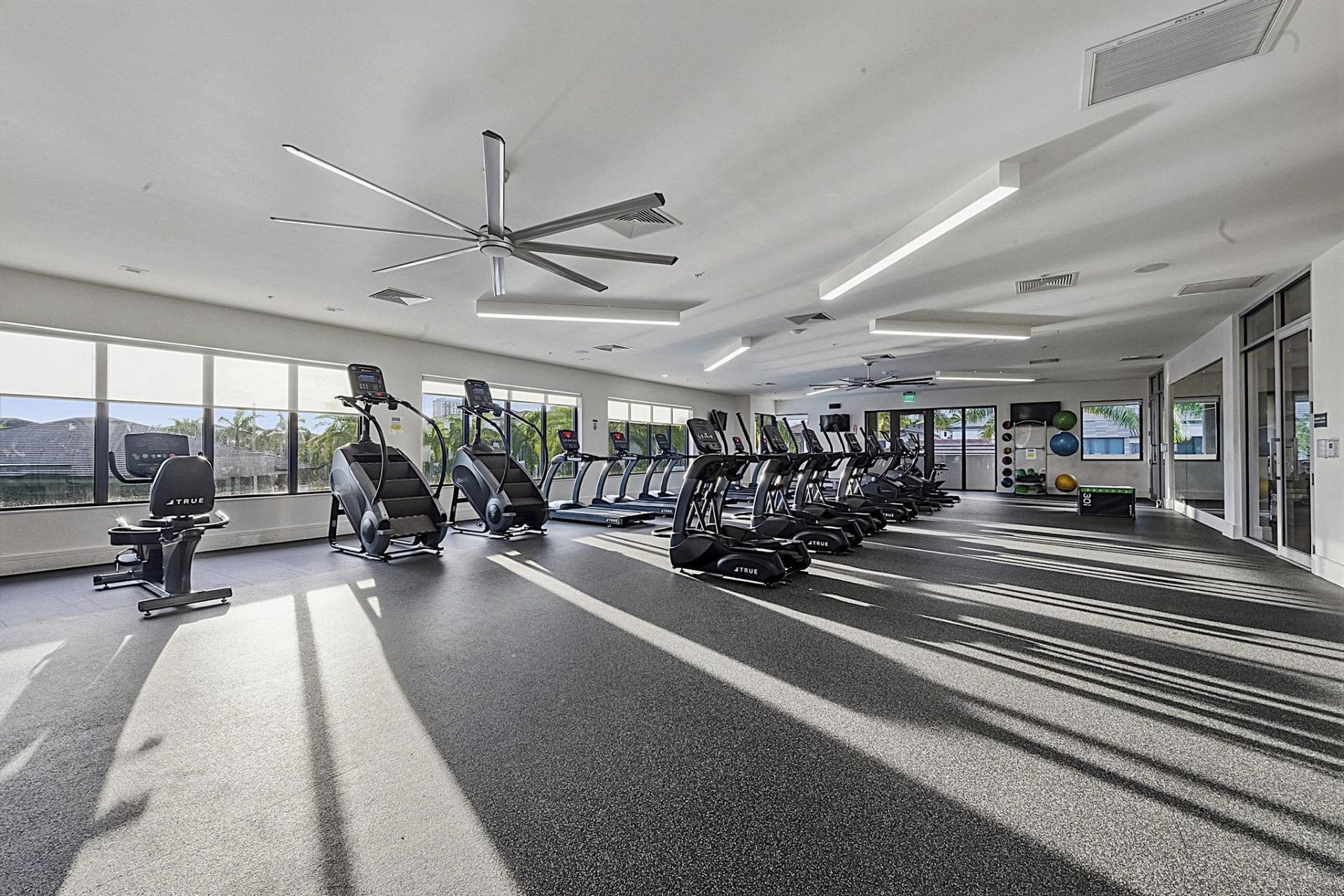 8321 Central Park Boulevard, Doral, FL 33166 Photo