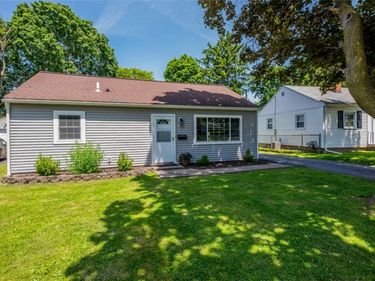 94 Cimarron Dr, Rochester, NY 14620