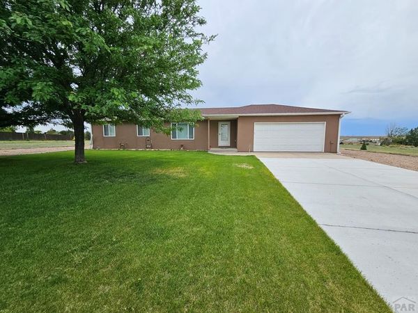 8302 Surrey Ridge Ct, Lamar, CO 81052
