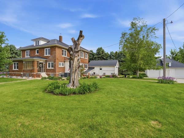 15736 120th Avenue, Scotch Grove, IA 52310