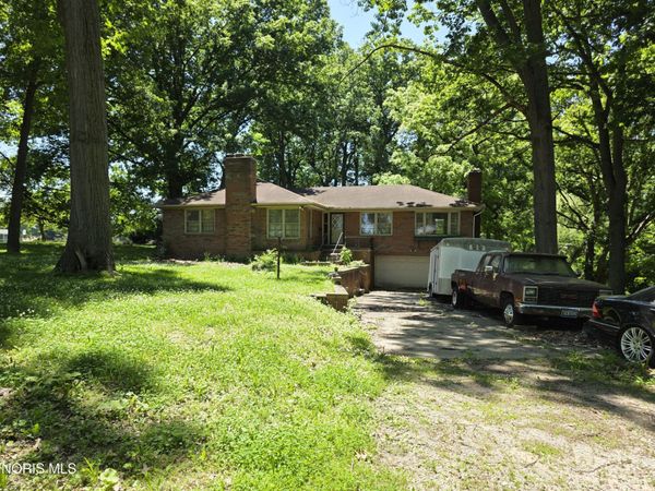 1011 Greenhills Road , Toledo, OH 43607