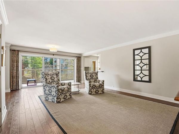 310 W 49 Street, Unit 304, Kansas City, MO 64112