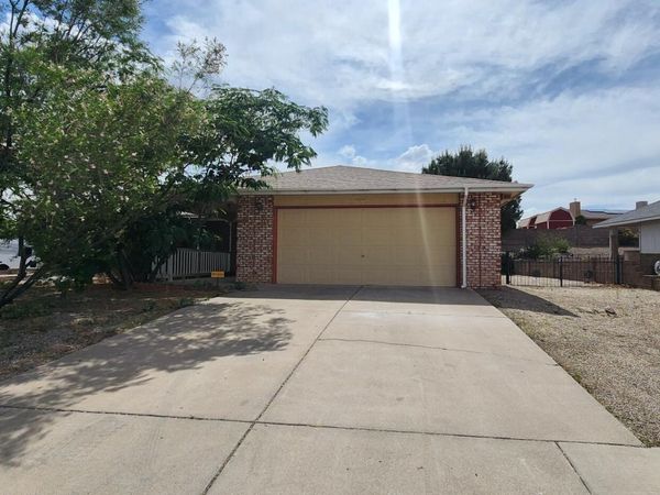 2513 Twin Buttes Drive NE, Rio Rancho, NM 87144