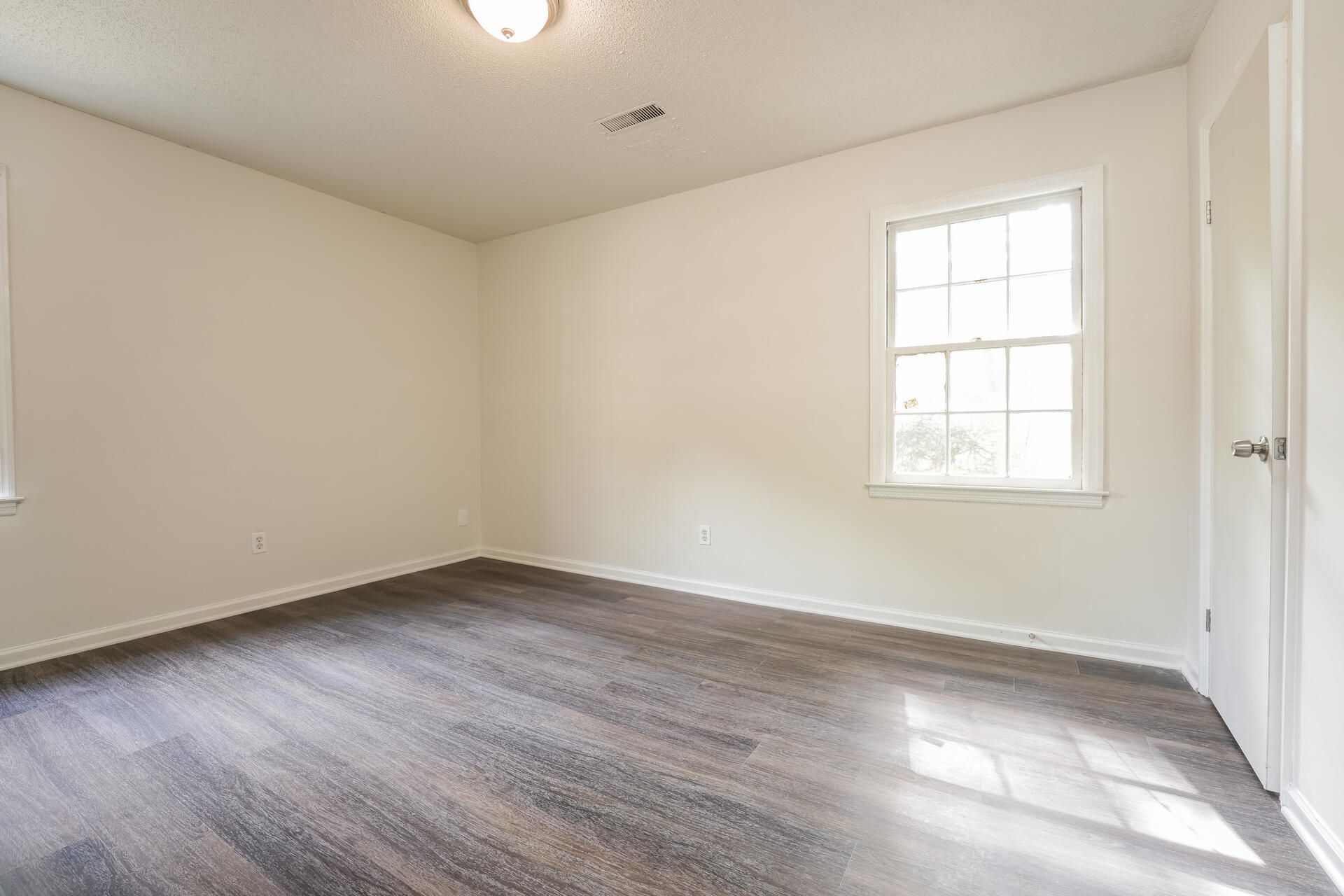 313 Water Oak Drive Photo 8