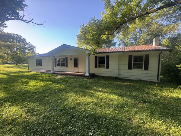 2385 Midway Rd , Smithville, TN 37166