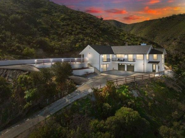 228 Pine Canyon Road , Salinas, CA 93908