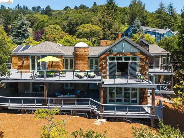 2223 Tunnel Rd , Oakland, CA 94611