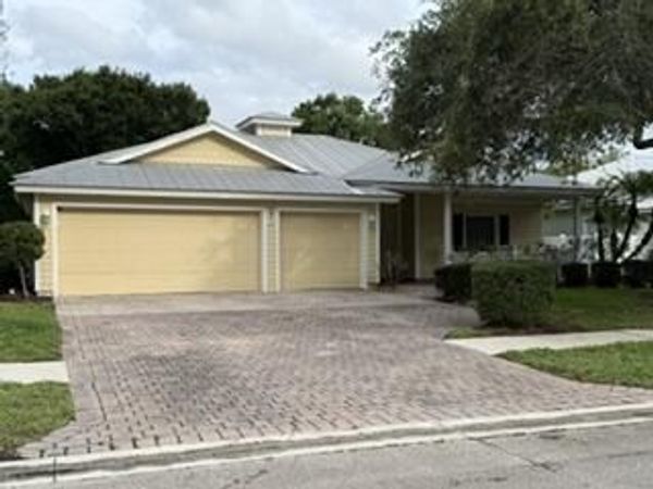 654 NE Little Kayak Point, Port Saint Lucie, FL 34983