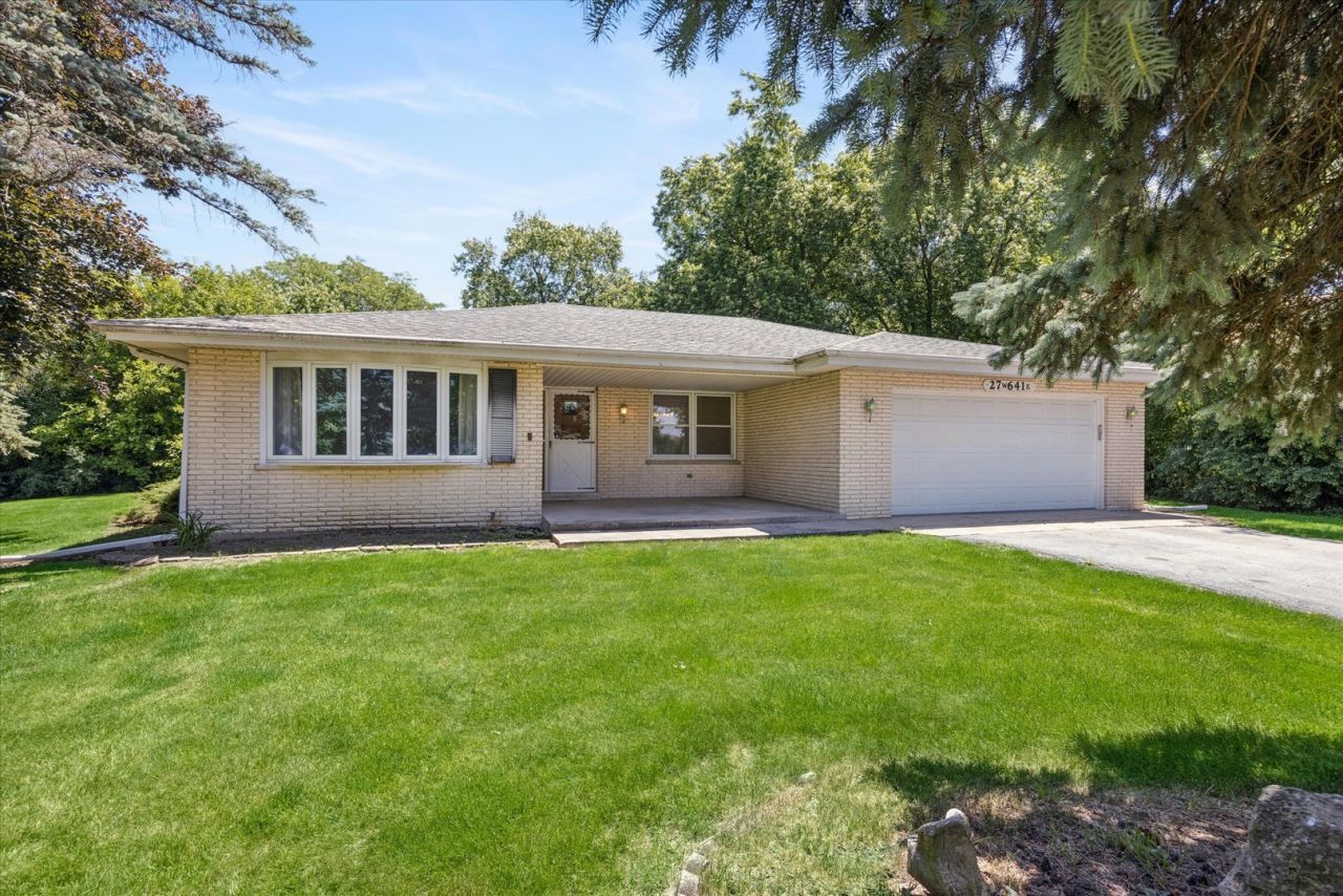 27W641 Holly Court, West Chicago, IL 60185