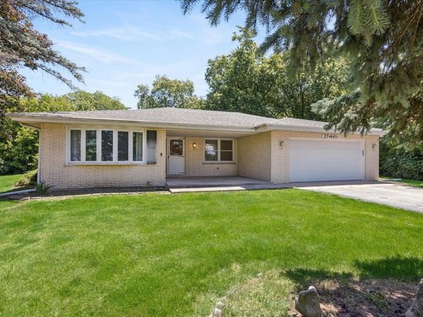 27W641 Holly Court, West Chicago, IL 60185