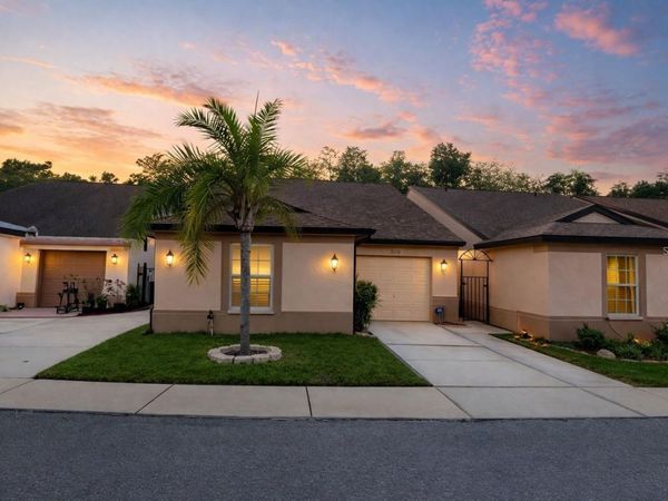 8618 VILLA LARGO DRIVE , TAMPA, FL 33614