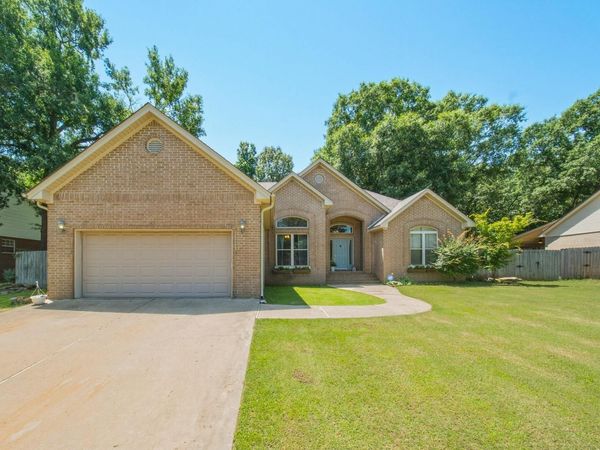 43 Magness Creek Dr , Cabot, AR 72023