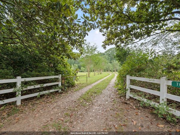 7042 Reed Rd, St Francisville, LA 70775