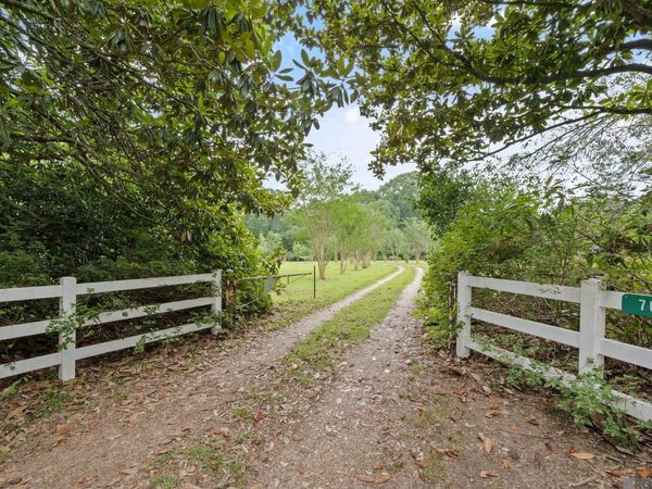 7042 Reed Rd, St Francisville, LA 70775