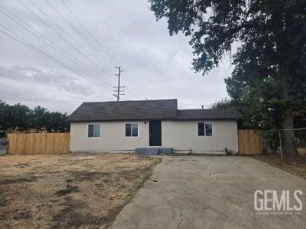 1071 S Elm, Pixley, CA 93256