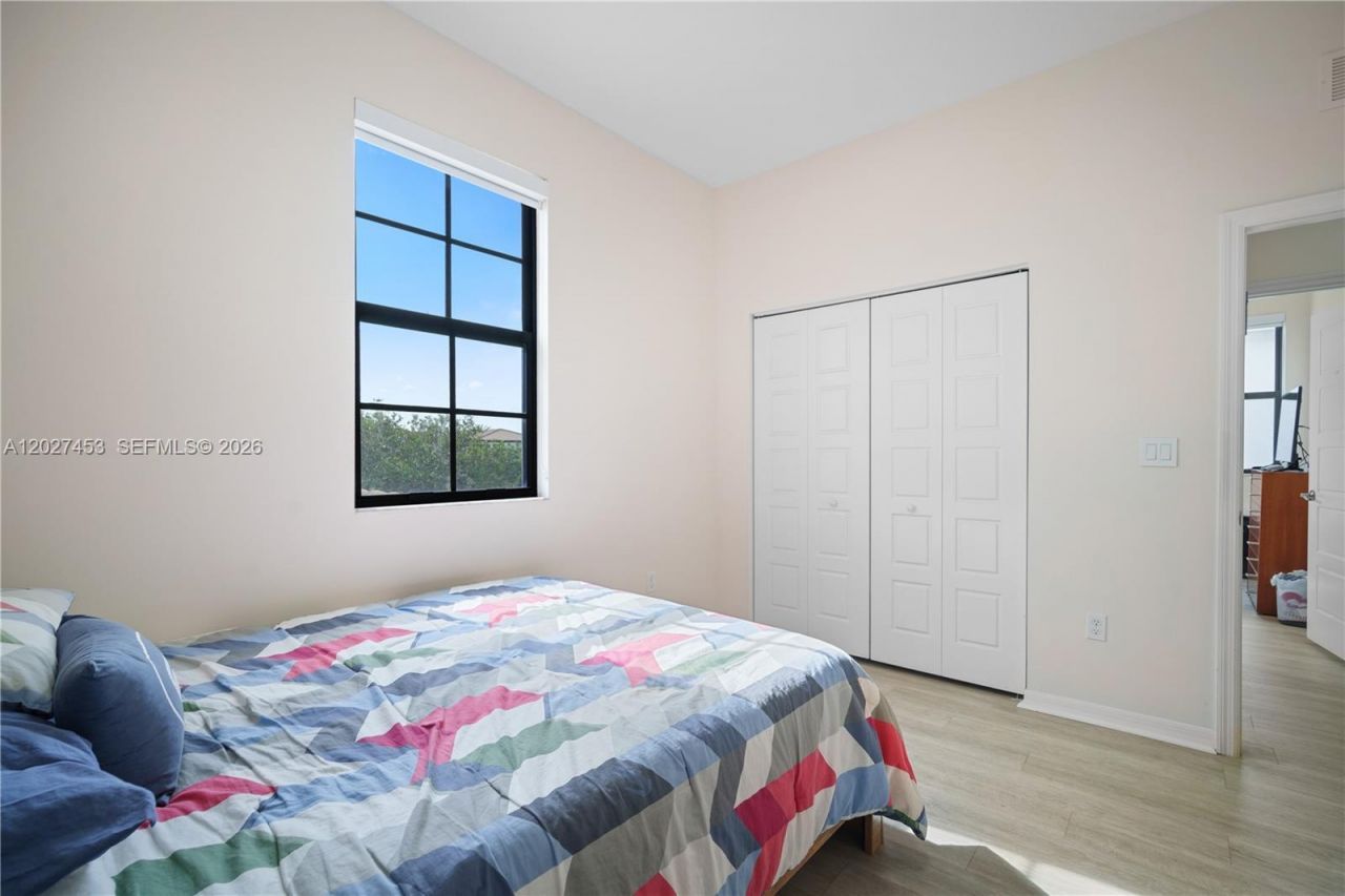 918 NE 191st St, Miami, FL 33179 Photo