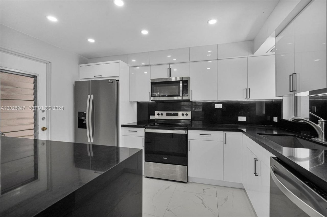 1075 93rd St , Unit 207, Bay Harbor Islands, FL 33154 Photo