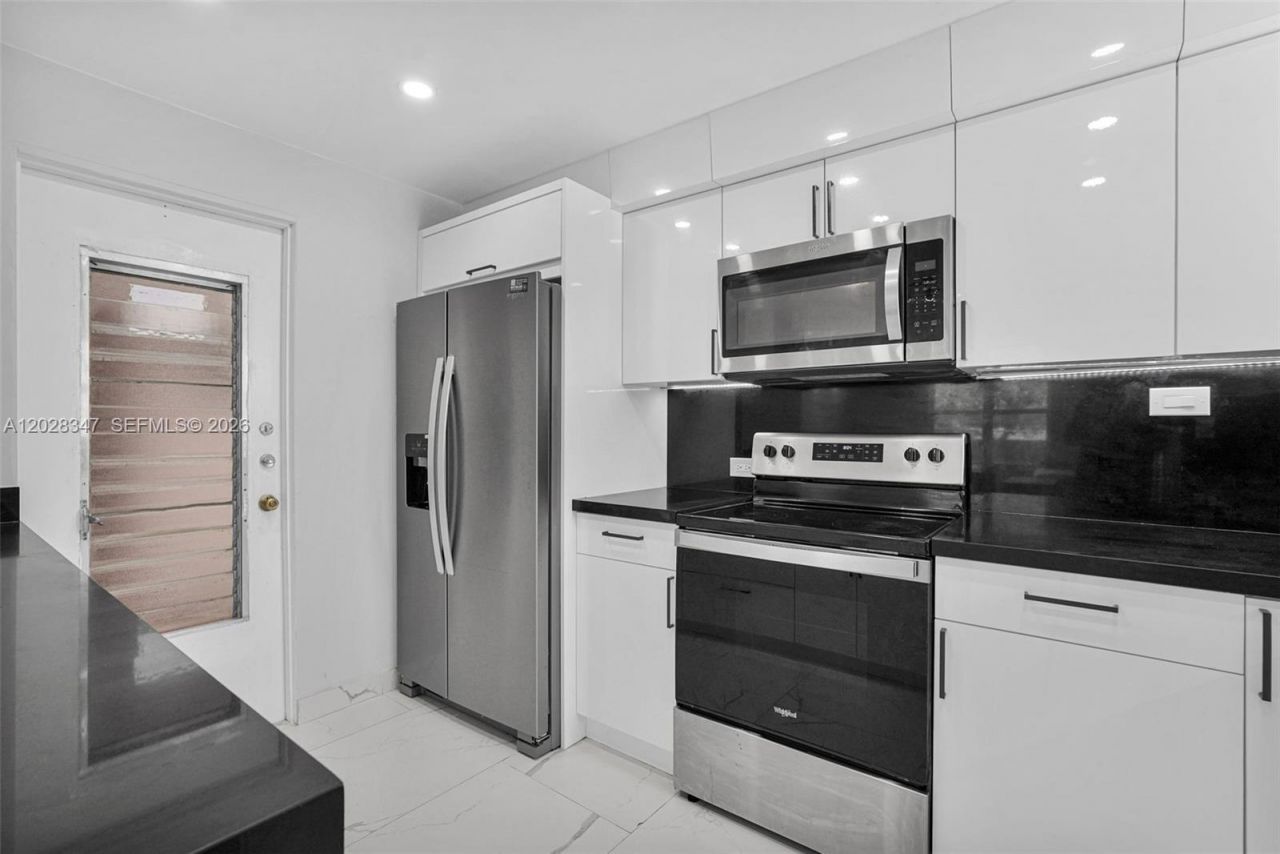 1075 93rd St , Unit 207, Bay Harbor Islands, FL 33154 Photo