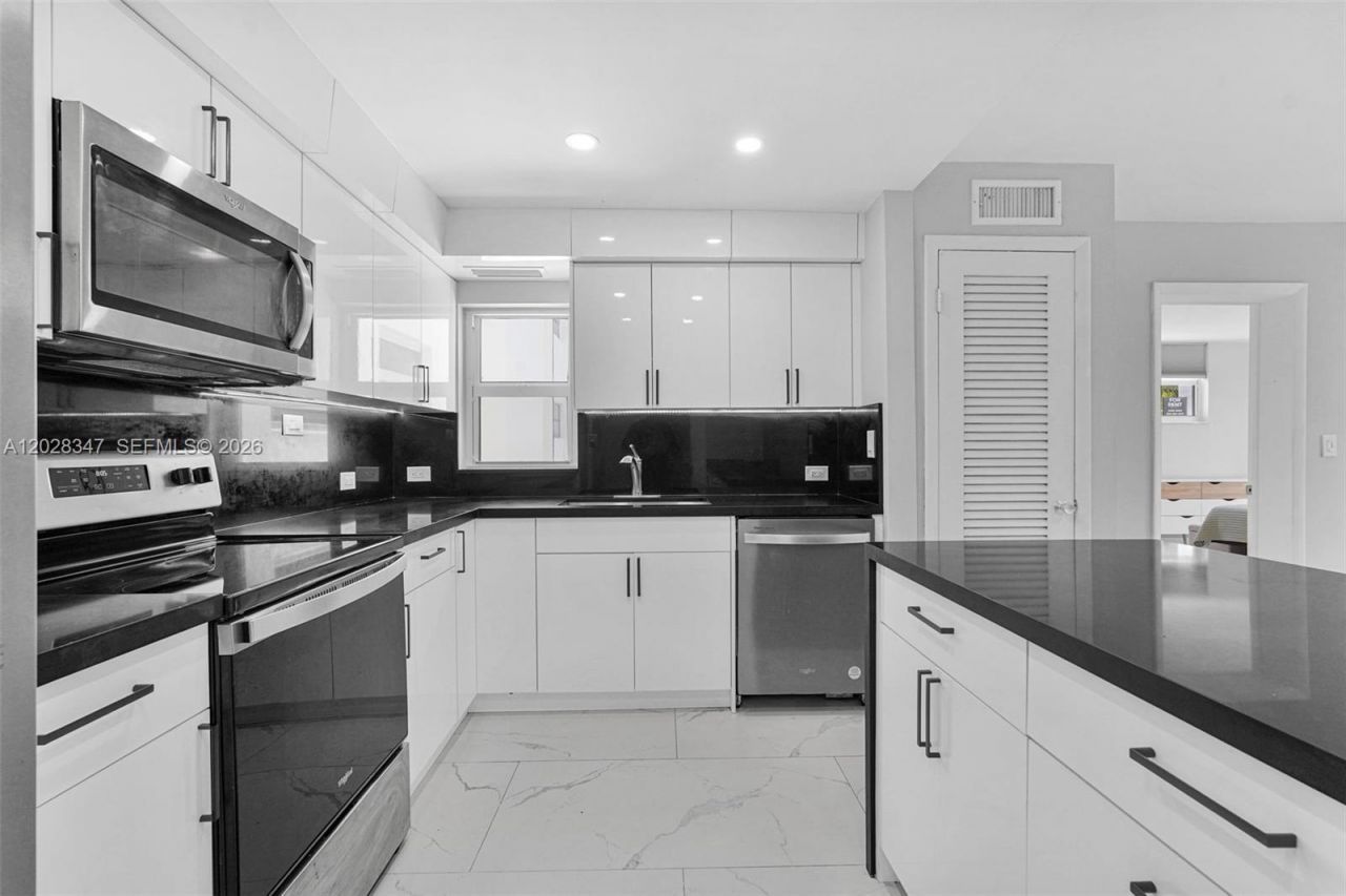 1075 93rd St , Unit 207, Bay Harbor Islands, FL 33154 Photo
