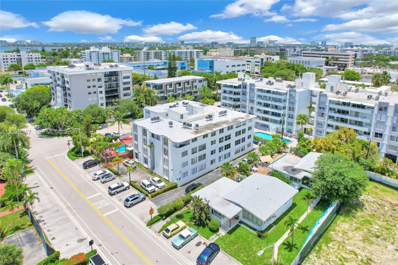 1075 93rd St , Unit 207, Bay Harbor Islands, FL 33154 Photo