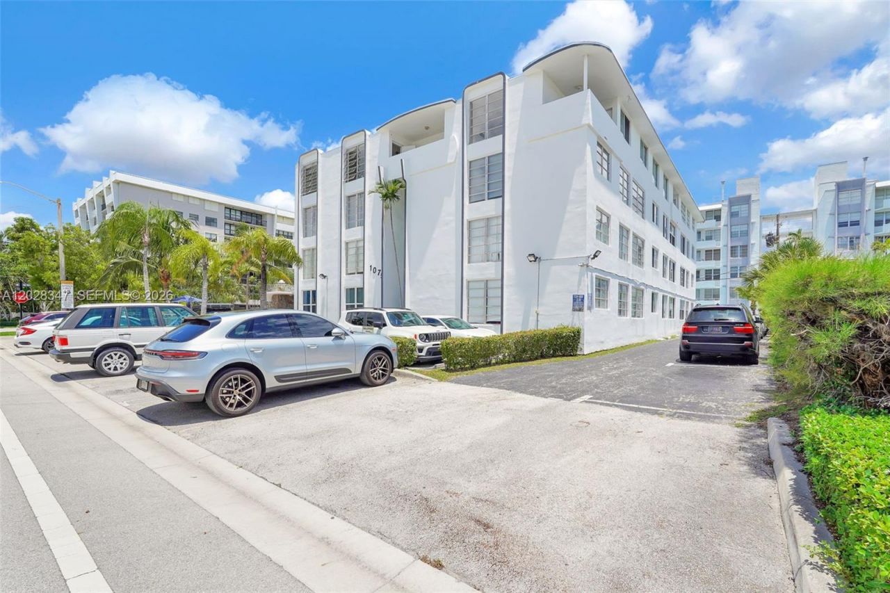 1075 93rd St , Unit 207, Bay Harbor Islands, FL 33154 Photo