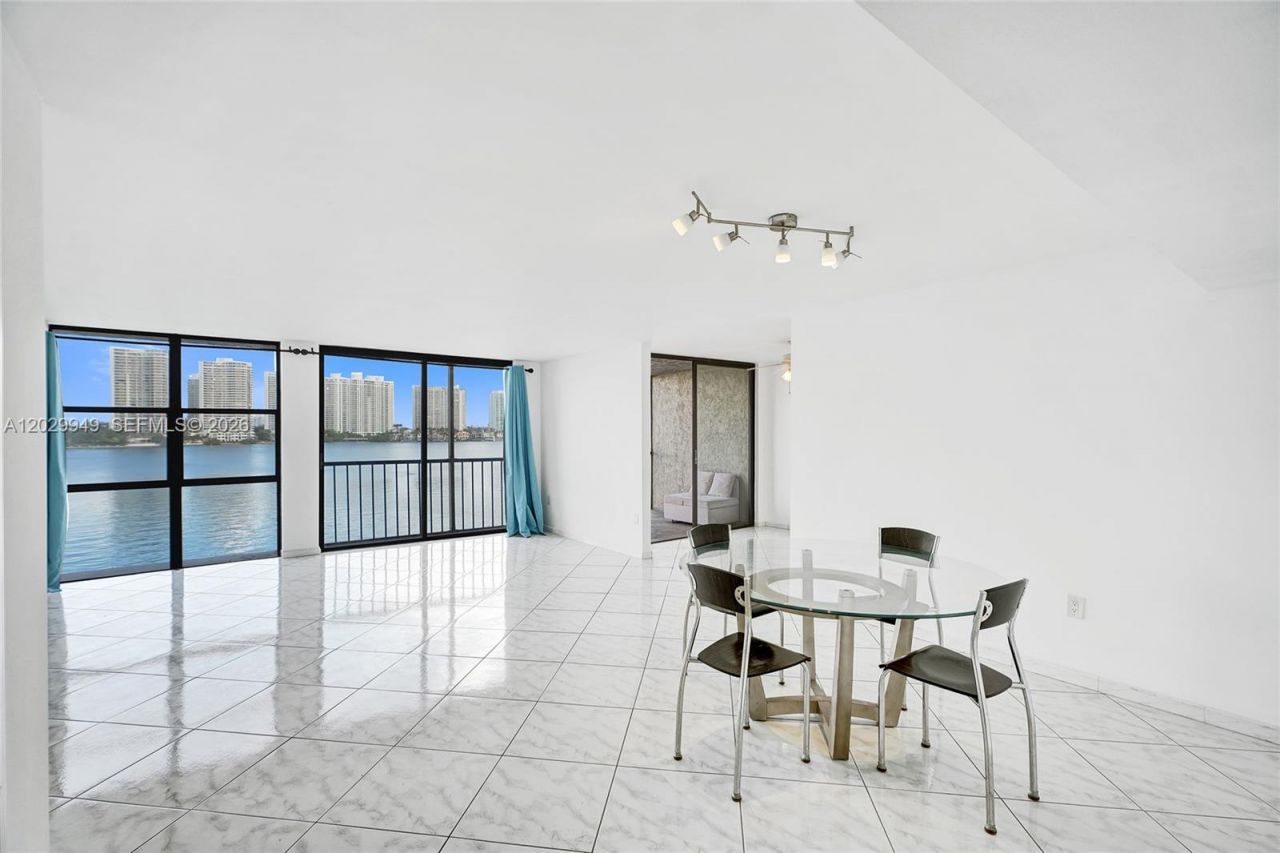 17500 N Bay Rd, Unit S403, Sunny Isles Beach, FL 33160 Photo