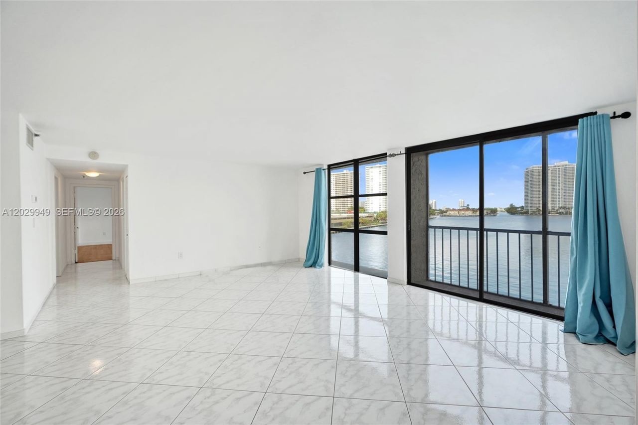 17500 N Bay Rd, Unit S403, Sunny Isles Beach, FL 33160 Photo