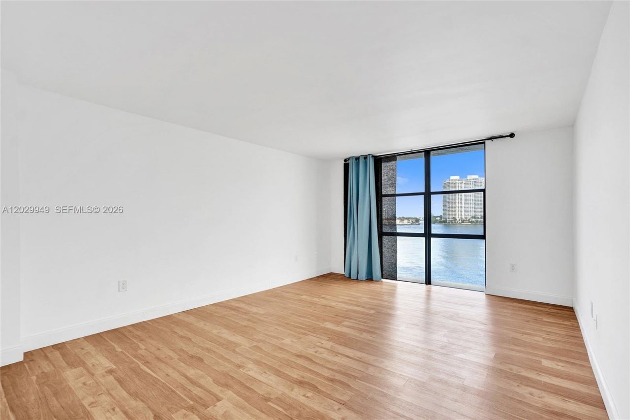 17500 N Bay Rd, Unit S403, Sunny Isles Beach, FL 33160 Photo