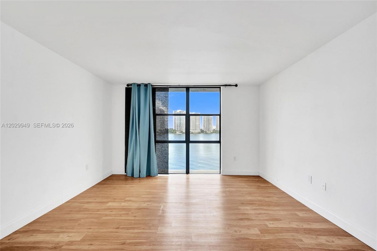 17500 N Bay Rd, Unit S403, Sunny Isles Beach, FL 33160 Photo