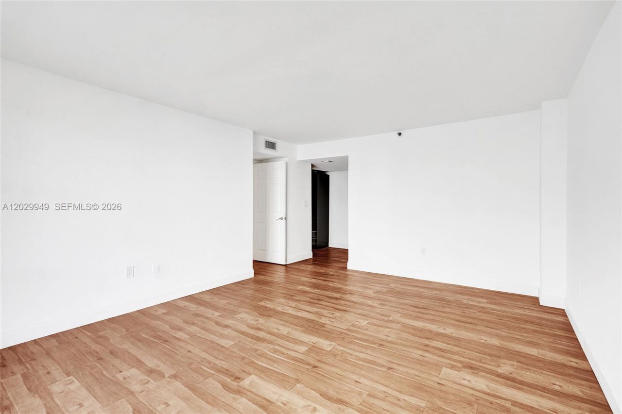17500 N Bay Rd, Unit S403, Sunny Isles Beach, FL 33160 Photo