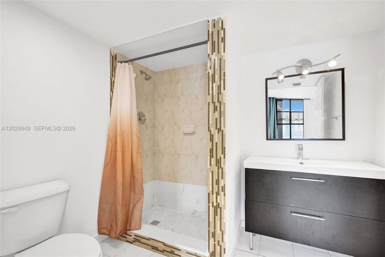 17500 N Bay Rd, Unit S403, Sunny Isles Beach, FL 33160 Photo
