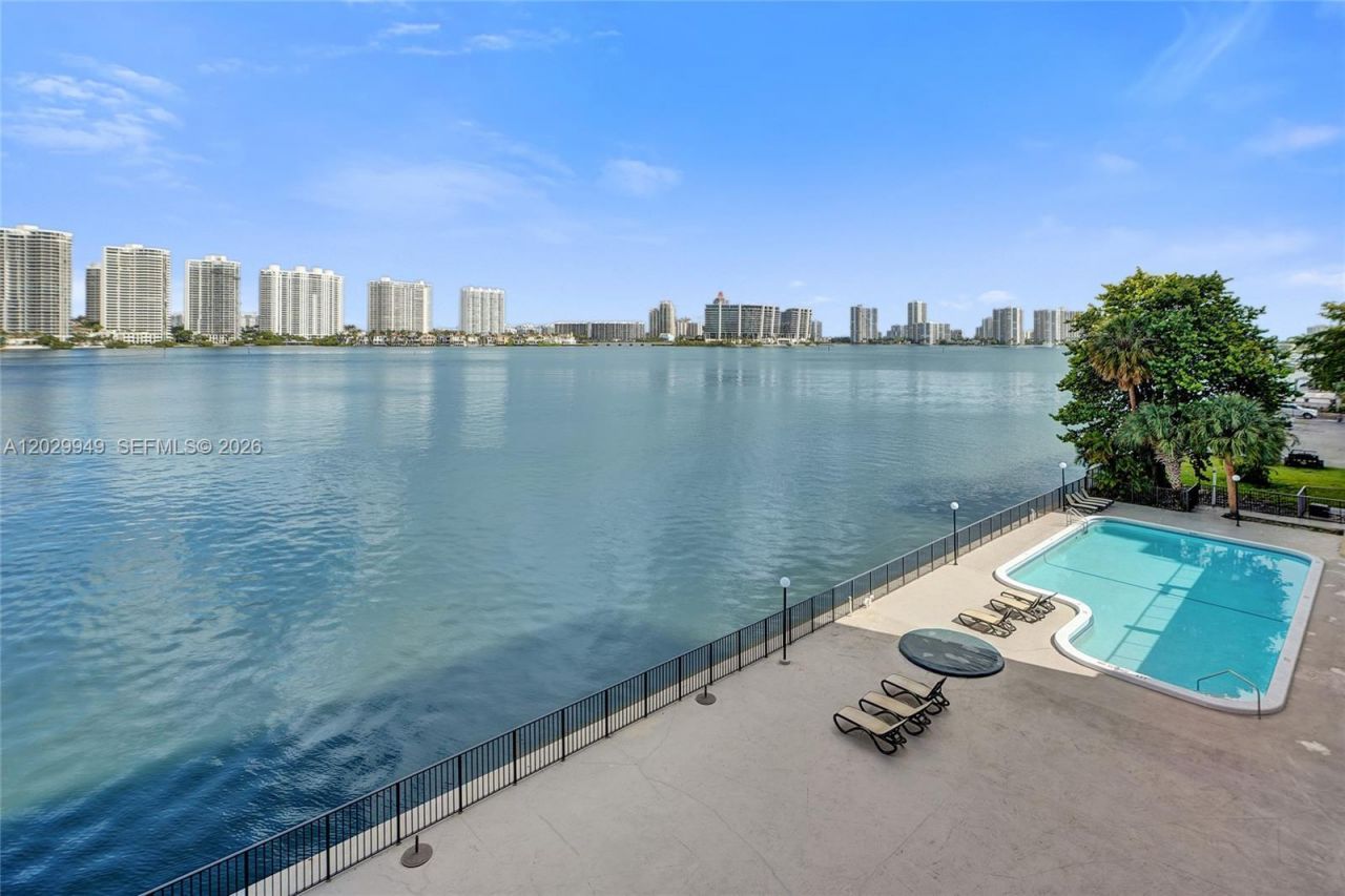 17500 N Bay Rd, Unit S403, Sunny Isles Beach, FL 33160 Photo